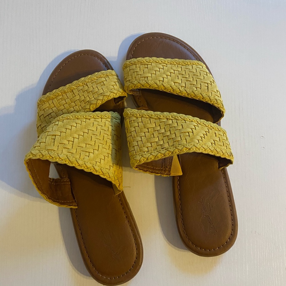 Universal Thread sandals